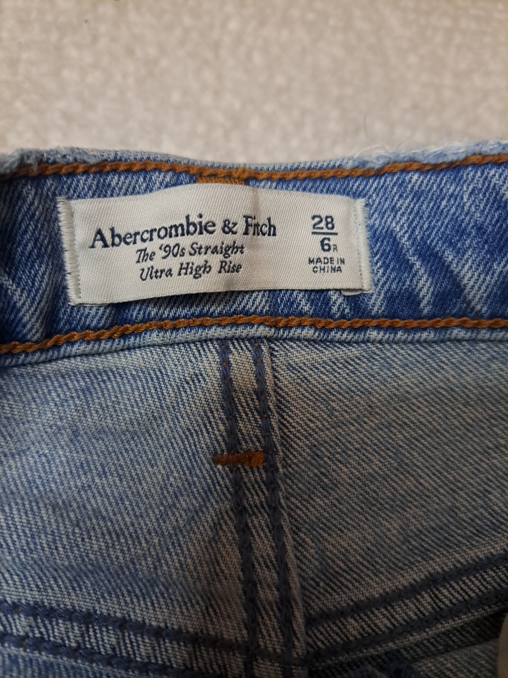 Abercrombie & Fitch '90s Straight Ultra High Rise Jeans in Light Blue